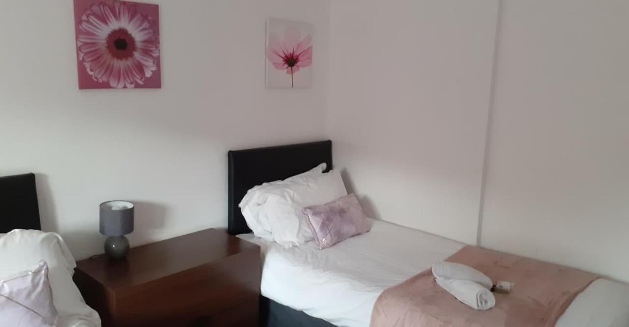 Perry Road, Beautiful Large House Available For Guests And Contractors Parking Wifi Villa Nottingham Dış mekan fotoğraf