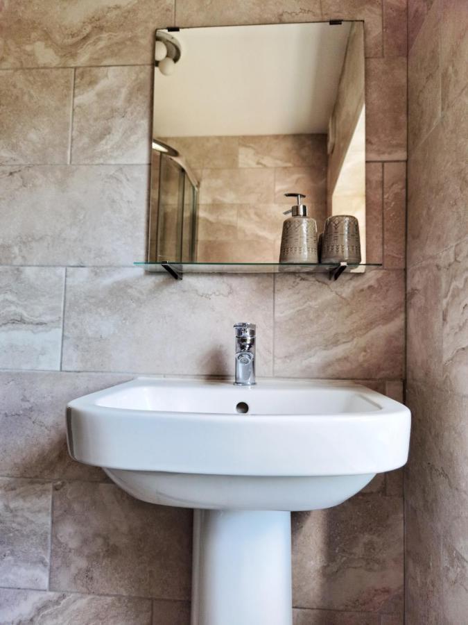 Perry Road, Beautiful Large House Available For Guests And Contractors Parking Wifi Villa Nottingham Dış mekan fotoğraf